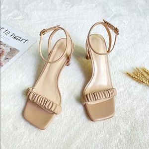 STRAPPY SANDALS MEDIUM HIGH HEELS